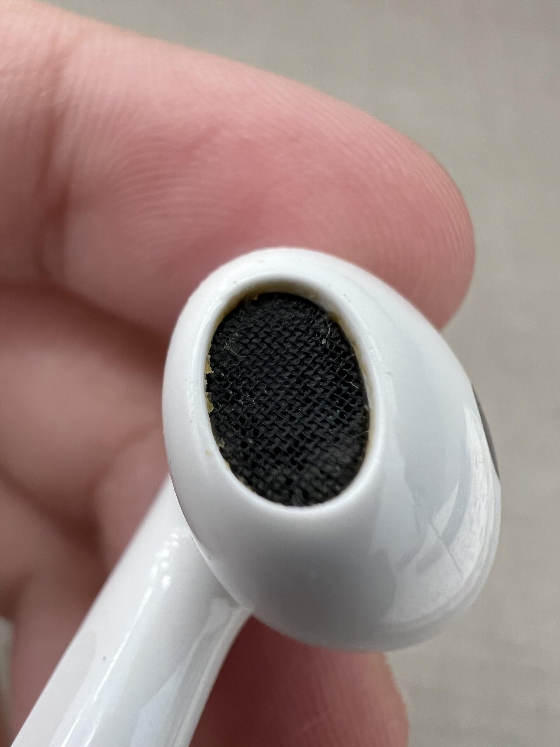 How to Clean Airpods Mesh
